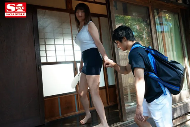 Anh chàng dâm dục cây hàng khi nhìn trộm em họ ngoại tình với chồng