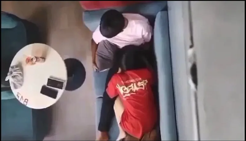 Quay lén ghệ bú mút cho tình nhân nơi công cộng