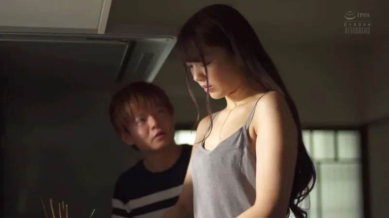 Chồng sắp cưới của chị gái nắc cô em vợ đang buồn bã vì thất tình