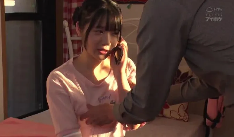 Bố dượng phát hiện tí tẹo riêng của cô vợ là diễn viên jav