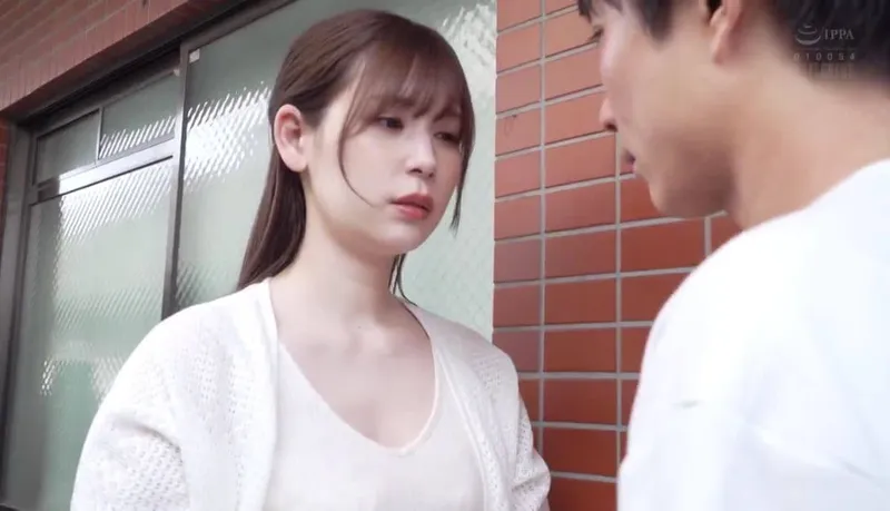 Gã chồng tẻ nhạt, vợ nhận ra cậu thanh niên cạnh bên nhà tốt hơn